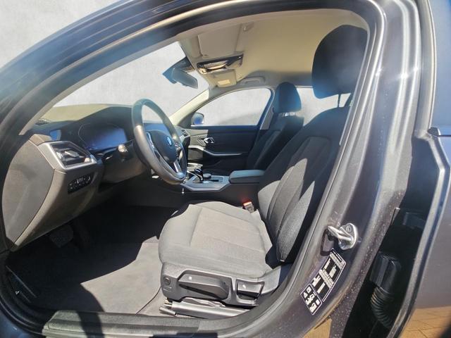 BMW 3er 320 d xDrive Advantage 320d Touring / Navi Induktiv. 