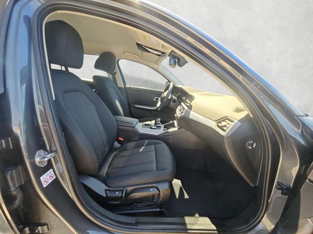 BMW 3er 320 d xDrive Advantage 320d Touring / Navi Induktiv. 