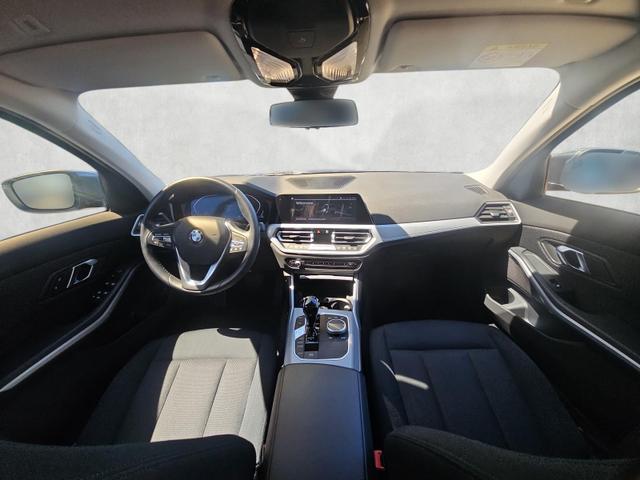 BMW 3er 320 d xDrive Advantage 320d Touring / Navi Induktiv. 