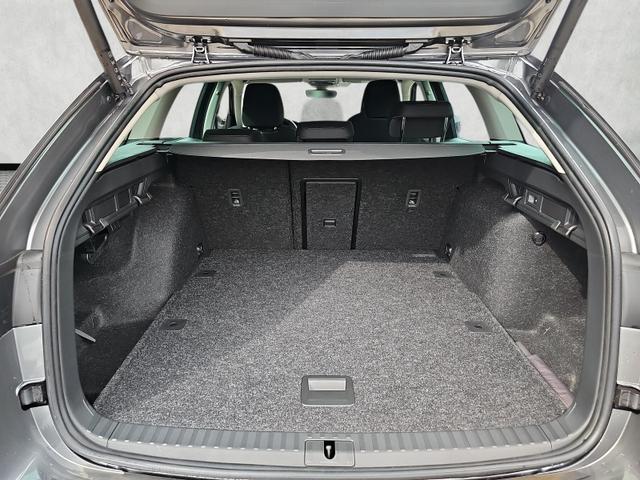 Skoda Octavia Combi 2.0 TDI 110 kW Selection DSG AHK / Kamera 