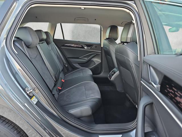 Volkswagen Passat Variant 2.0 TDI 110 kW Elegance DSG / Head-up 