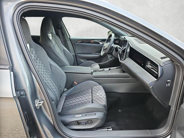 Volkswagen Passat Variant 2.0 TDI 142 kW 4Motion R-Line DSG 4M Matrix AHK 