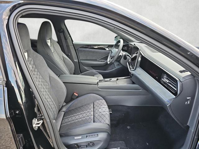 Volkswagen Passat Variant 2.0 TDI 142 kW 4Motion R-Line DSG 4M Matrix AHK 