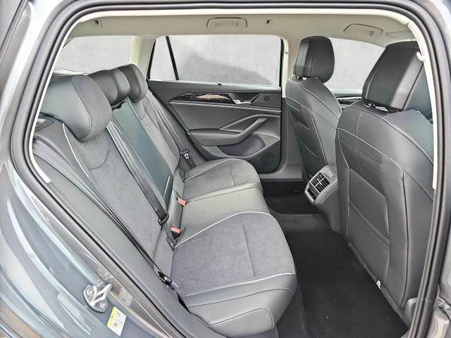 Volkswagen Passat Variant 2.0 TDI 110 kW Elegance DSG IQ.Light AHK 