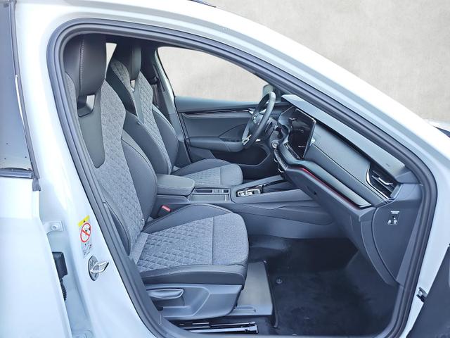 Skoda Octavia Combi 1.5 TSI mHEV 110 kW Sportline eTSI DSG Matrix AHK 