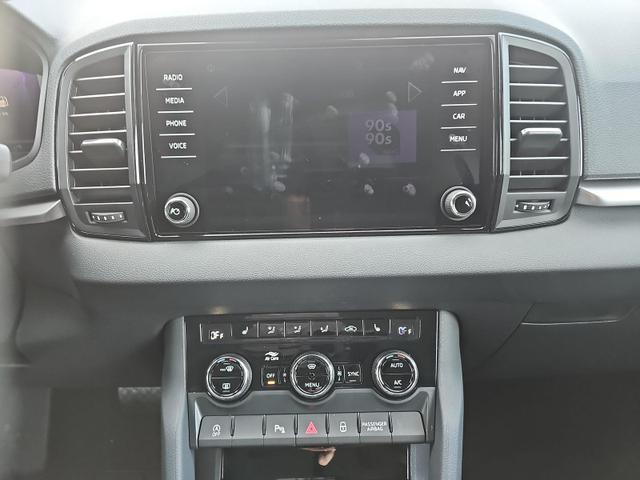 Skoda Karoq Selection 1.5 TSI DSG ACC AHK Navi Kamera 