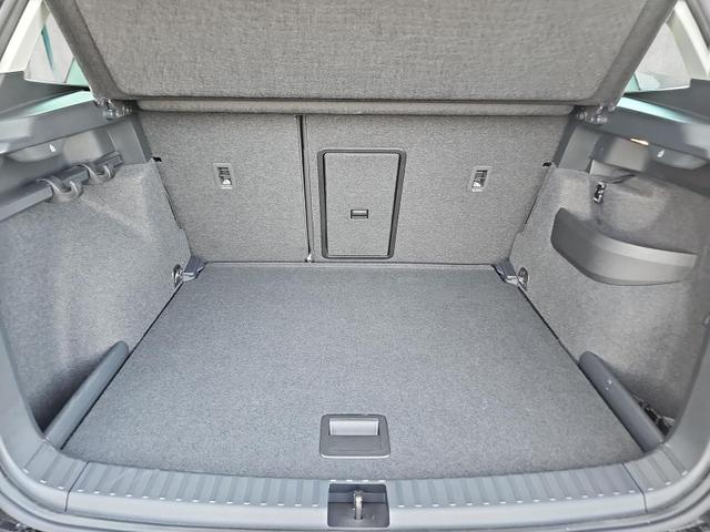 Skoda Karoq Selection 1.5 TSI DSG ACC AHK Navi Kamera 