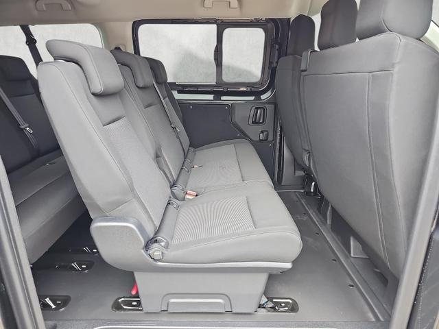 Opel Vivaro Kombi XL 2.2 Diesel Autom. 9-Si. Navi AHK 
