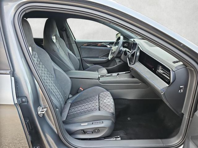 Volkswagen Passat Variant 2.0 TDI 142 kW 4Motion R-Line DSG 4M Matrix AHK 