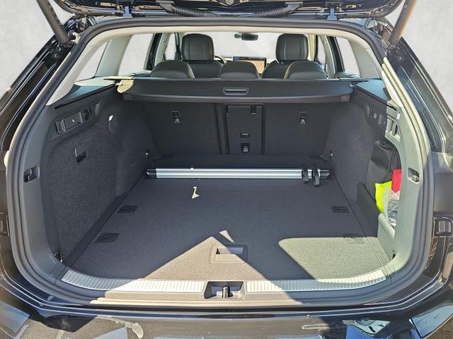 Volkswagen Passat Variant 2.0 TDI 110 kW Elegance DSG IQ.Light AHK 