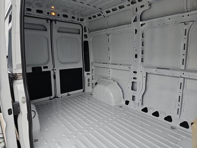 Fiat Ducato 35 L2H2 140 Multijet Flachdach verblecht Kastenwagen 3,5t Diesel 140MT Kamera 