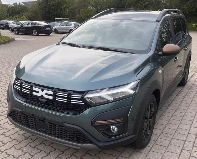 Dacia Jogger - Extreme HEV 140 Automatik 7-Sitzer inkl. Sitzheizung, 16" Alus, Klimaautomatik, Keycard, Media Display 8", Rückfahrkamera, Blind Spot, Einparkhilfe vo.+ hi., Nebelscheinwerfer, DAB Radio, ZV-fern, el. Fensterheber....