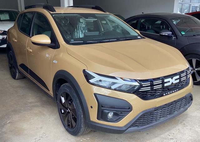 Dacia Sandero Stepway - Expression TCe 90 inkl. Metallic, Sitzheizung, Klimaautomatik, Einparkhilfe vo. u. hi., Blindspot, Rückfahrkamera, Nebelscheinwerfer...