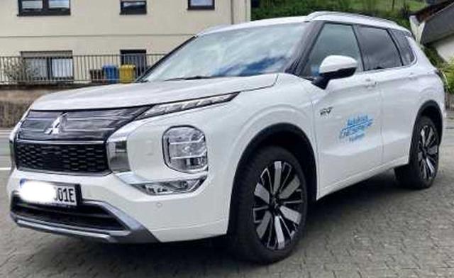 Mitsubishi Outlander - 