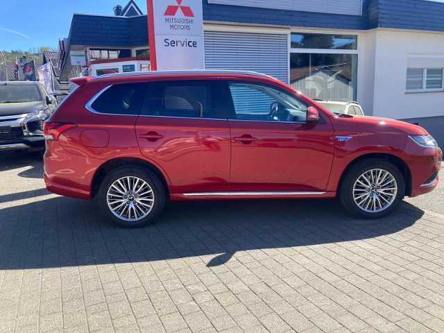 Mitsubishi Outlander Plug-in Hybrid BASIS 2.4 4WD AHK 