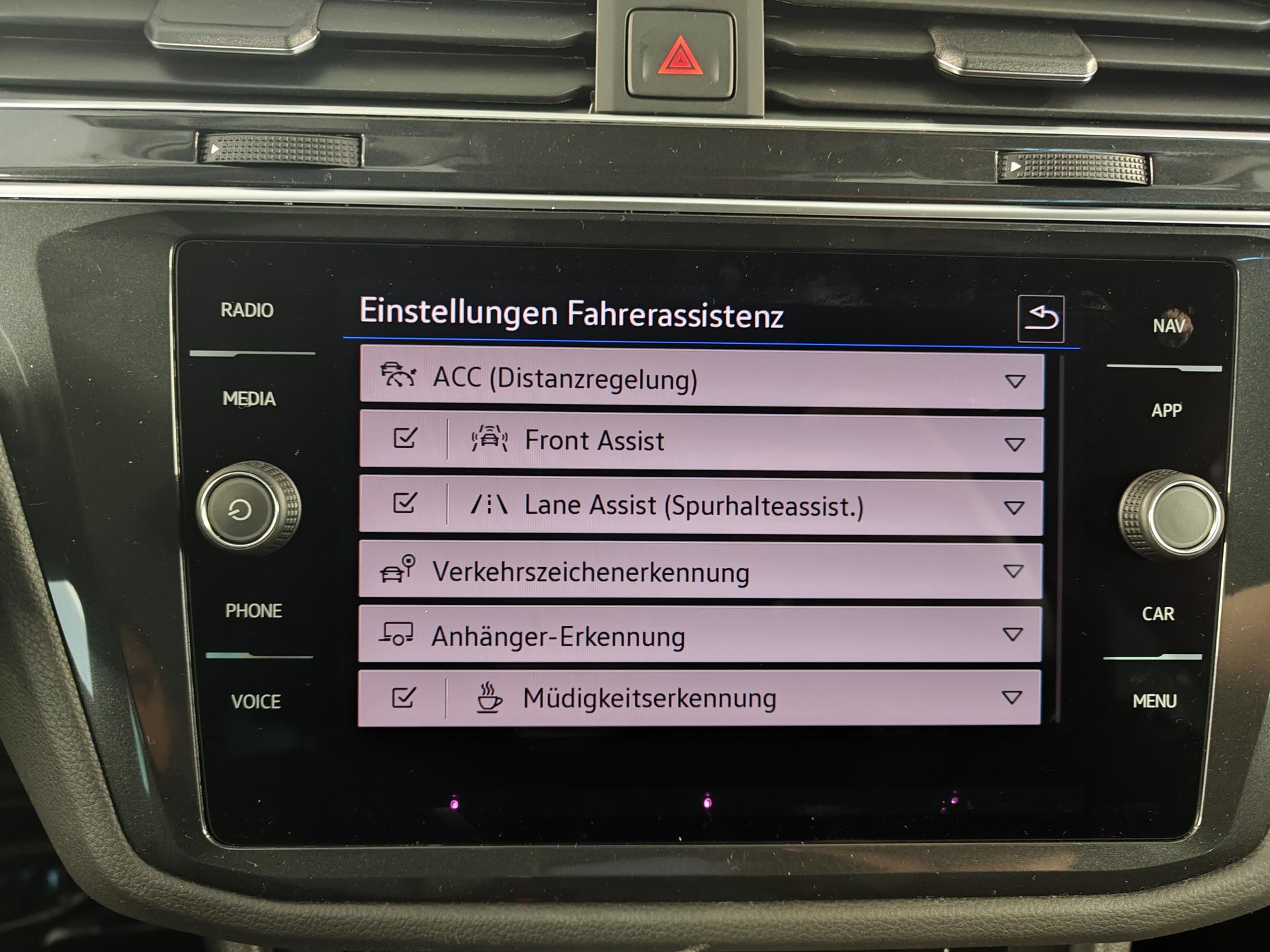 Volkswagen Tiguan LIFE AHK+Kamera+Navi+GVL Lagerfahrzeug Benzin  Doppelkupplungsgetriebe (DSG) Frontantrieb 5 [5K5K] Urano Grau