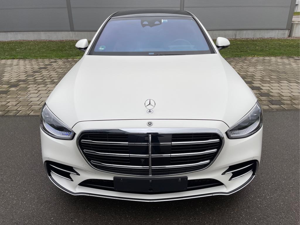 Mercedes-Benz / S-Klasse / Weiß /  /  / Chauffeur+Fond-Entertaiment