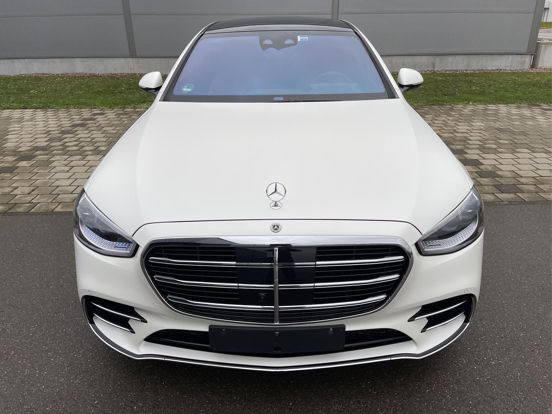 Mercedes-Benz / S-Klasse / Weiß /  /  / Chauffeur+Fond-Entertaiment
