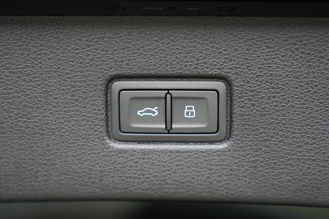 Audi Q7 S line Matrix+HUD+Sitzbelüftung+StHz 