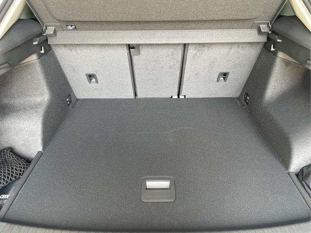 Audi / Q3 / Weiß / / / 35 TFSI AHK+LED+Kamera+GVL+Navi