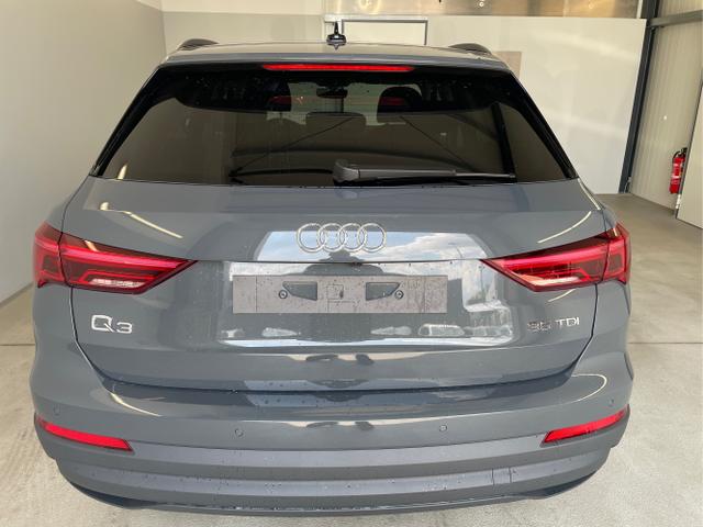 Audi / Q3 / Grau / / / 35 TFSI AHK+LED+Kamera+GVL+Navi