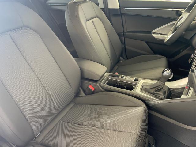Audi / Q3 / Grau / / / 35 TFSI AHK+LED+Kamera+GVL+Navi