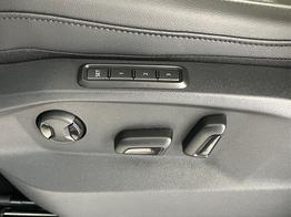 Seat / Tarraco / Weiß /  /  / 245PS DSG 7Sitze+DCC+AHK+Pano+Navi