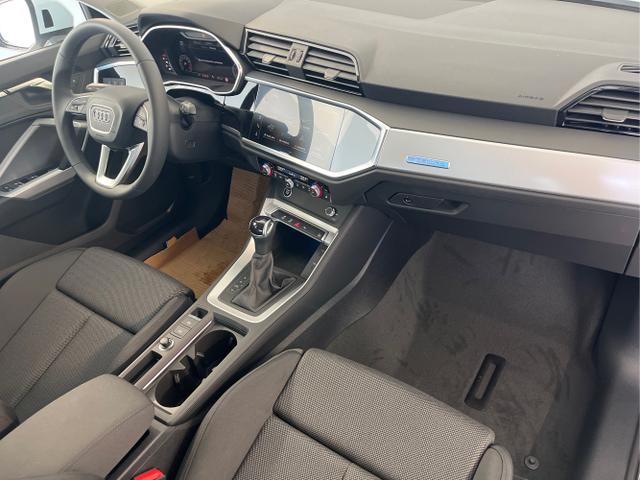 Audi / Q3 / Weiß / / / 40 TFSI quattro AHK+Navi+ACC+Kamera