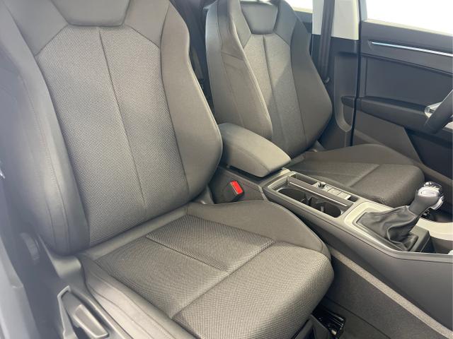 Audi / Q3 / Weiß / / / 40 TFSI quattro AHK+Navi+ACC+Kamera