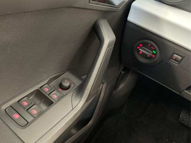 Seat / Arona / Grau / / / 115PS DSG AHK+Kamera+Navi