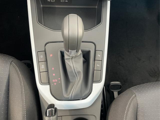 Seat / Arona / Grau / / / 115PS DSG AHK+Kamera+Navi