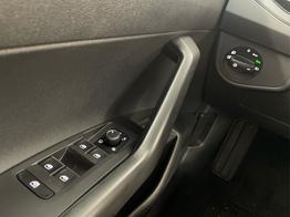 Volkswagen Taigo R-Line 1.0 TSI DSG AHK+NaviPro+IQ.Light+Drive+Alu18+Sitzheiz 