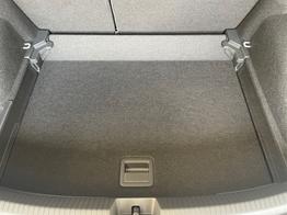 Volkswagen Taigo R-Line 1.0 TSI DSG AHK+NaviPro+IQ.Light+Drive+Alu18+Sitzheiz 