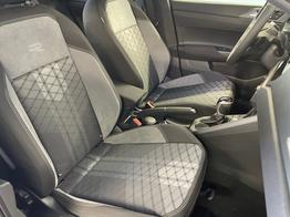 Volkswagen Taigo R-Line 150PS DSG AHK+Pano+IQ.Light+NaviPro+ACC+Sitzheiz+Alu18+Keyless 