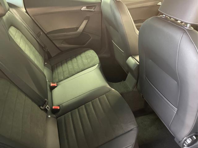 Seat / Arona / Schwarz / / / 115PS DSG AHK+Kamera