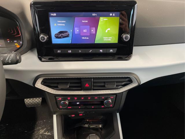 Seat / Arona / Grau / / / 115PS DSG AHK+Kamera