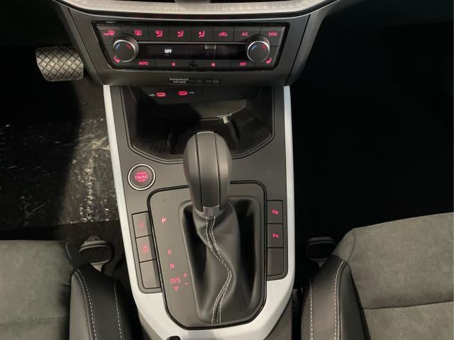 Seat / Arona / Grau / / / 115PS DSG AHK+Kamera