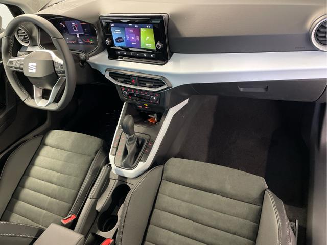Seat / Arona / Grau / / / 115PS DSG AHK+Kamera
