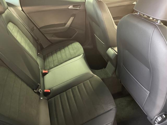 Seat / Arona / Grau / / / 115PS DSG AHK+Kamera