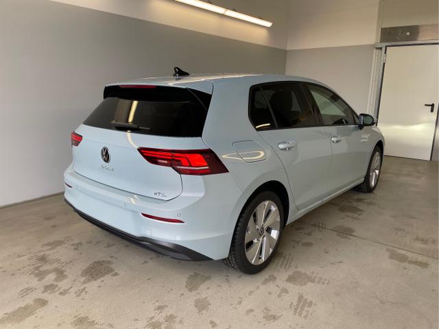 Volkswagen / Golf / Blau / / / 150PS DSG AHK+Navi+Kamera