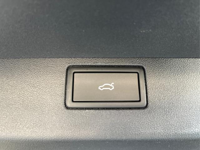 Volkswagen / Tiguan / Grau / / / 193PS TDI IQ.Light+IQ.Drive+AHK
