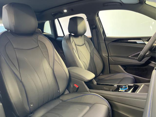 Volkswagen / Tiguan / Schwarz / / / 193PS TDI IQ.Light+IQ.Drive+AHK