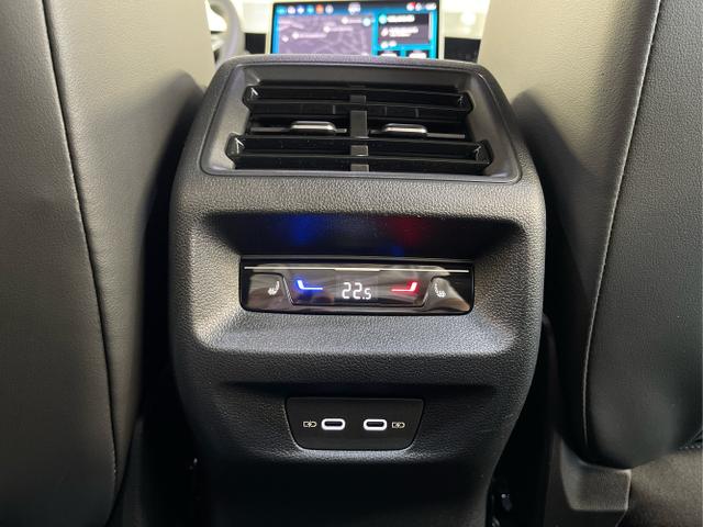 Volkswagen / Tiguan / Schwarz / / / 193PS TDI IQ.Light+IQ.Drive+AHK