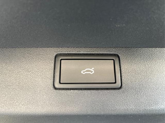 Volkswagen / Tiguan / Schwarz / / / 193PS TDI IQ.Light+IQ.Drive+AHK