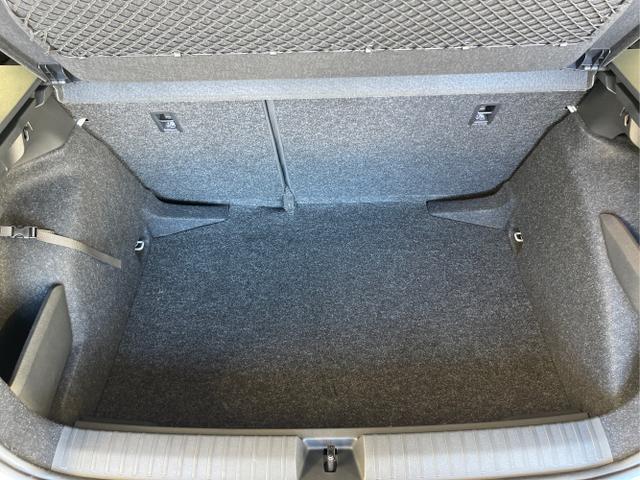 Skoda / KAMIQ / Weiß / / / 115PS AHK+Kessy