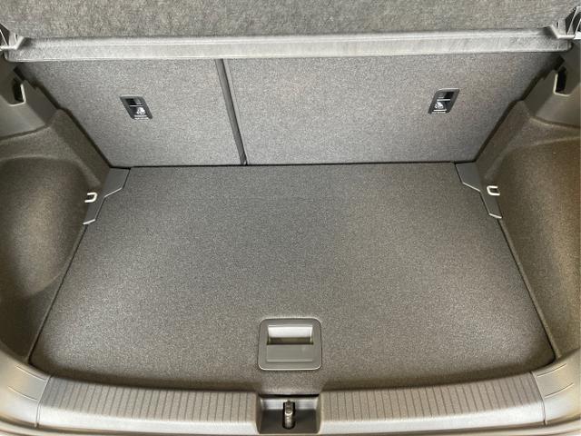Volkswagen / T-Cross / Silber / / / 150PS Navi+AHK
