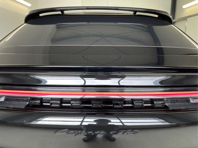 Porsche / Cayenne / Schwarz / / / Hinterachslenkung+Nachtsicht+Sitzbel&uuml;ftung