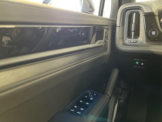 Porsche / Cayenne / Schwarz / / / Hinterachslenkung+Nachtsicht+Sitzbel&uuml;ftung