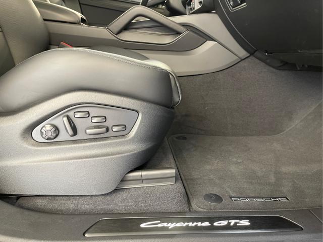 Porsche / Cayenne / Schwarz / / / Hinterachslenkung+Nachtsicht+Sitzbel&uuml;ftung