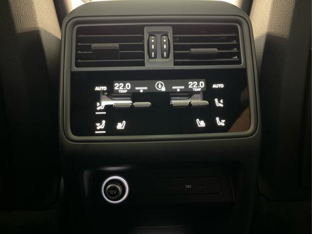 Porsche / Cayenne / Schwarz / / / Hinterachslenkung+Nachtsicht+Sitzbel&uuml;ftung